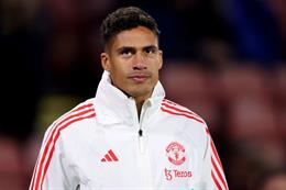 Vì sao Varane mất suất đá chính ở MU?